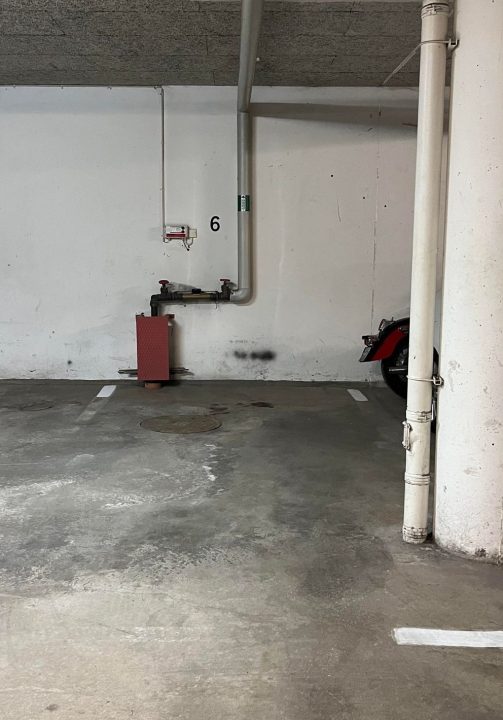 MC-platser (alt. mopedbil), Garage